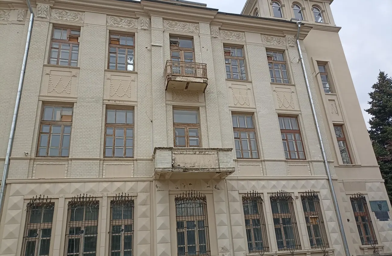 Фасад здания компании